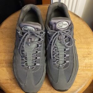 Nike Air Max 95 Gray/Gray Size 11 like new